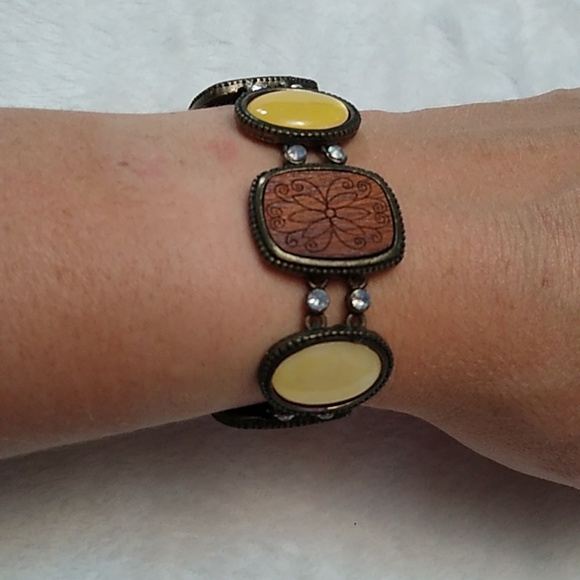 ✨💕 Lia Sophia Wood Bracelet - Picture 3 of 8